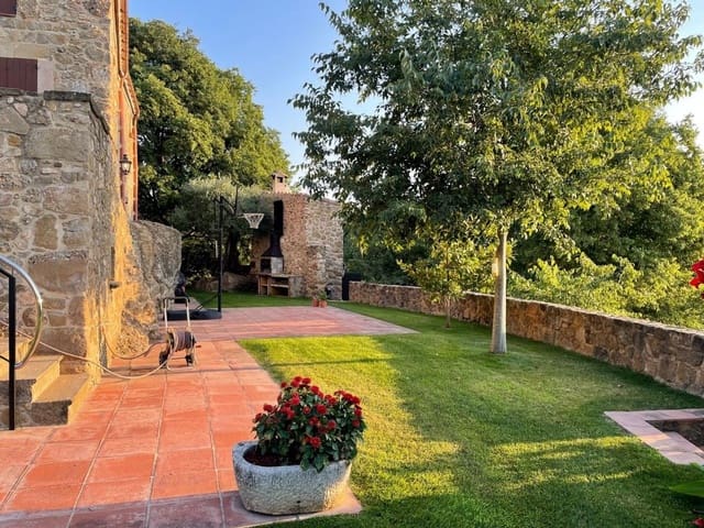 3 chambre Finca/Maison de Campagne à vendre à Lladó avec piscine garage - 900 000 € (Ref: 9981295)