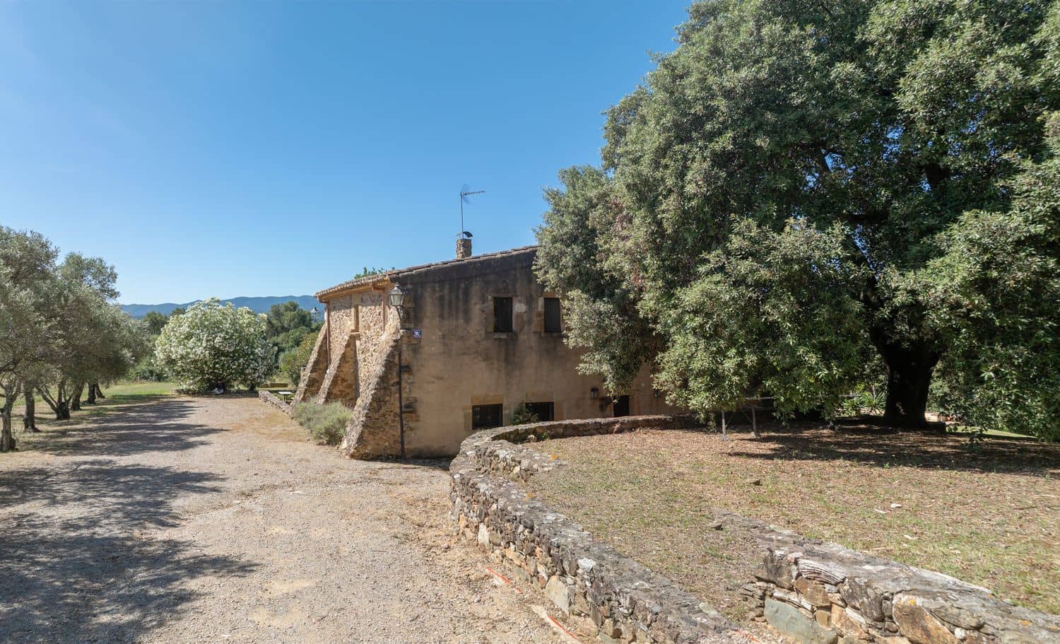 5 sypialnia Finka/Dom wiejski na sprzedaż w Madremanya z basenem garażem - 1 950 000 € (Ref: 9981296)