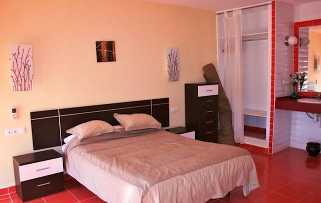 20 slaapkamer Commercieel te koop in Colmenar met zwembad - € 1.500.000 (Ref: 3978769)