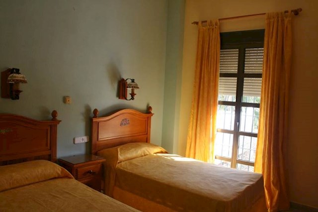 20 slaapkamer Commercieel te koop in Colmenar met zwembad - € 1.500.000 (Ref: 3978769)