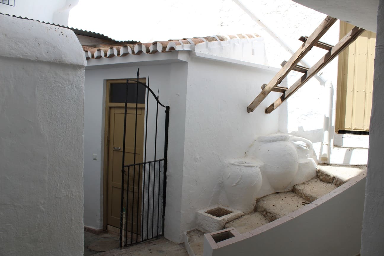 6 bedroom Townhouse for sale in Periana - € 148,000 (Ref: 7153494)