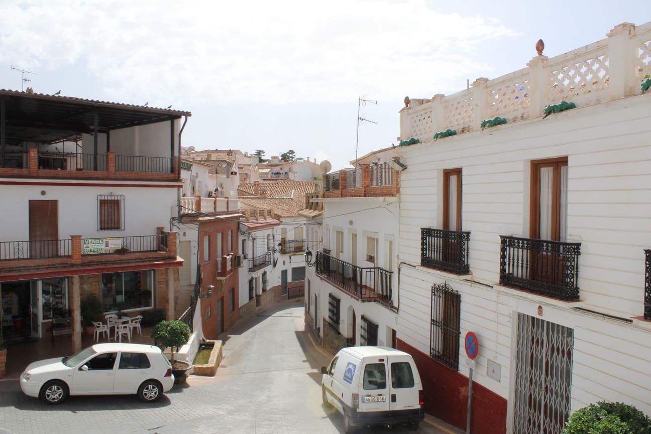 6 bedroom Townhouse for sale in Periana - € 148,000 (Ref: 7153494)