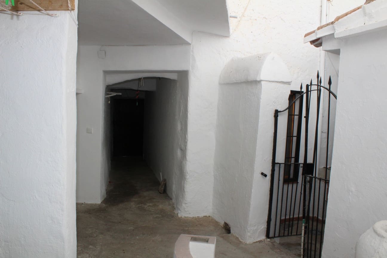 6 bedroom Townhouse for sale in Periana - € 148,000 (Ref: 7153494)