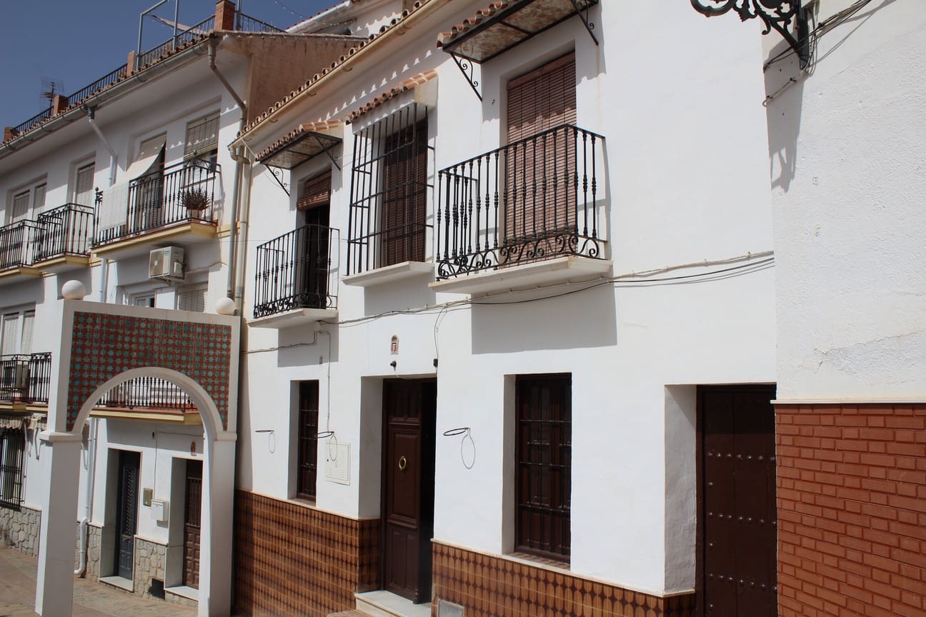 6 bedroom Townhouse for sale in Periana - € 148,000 (Ref: 7153494)