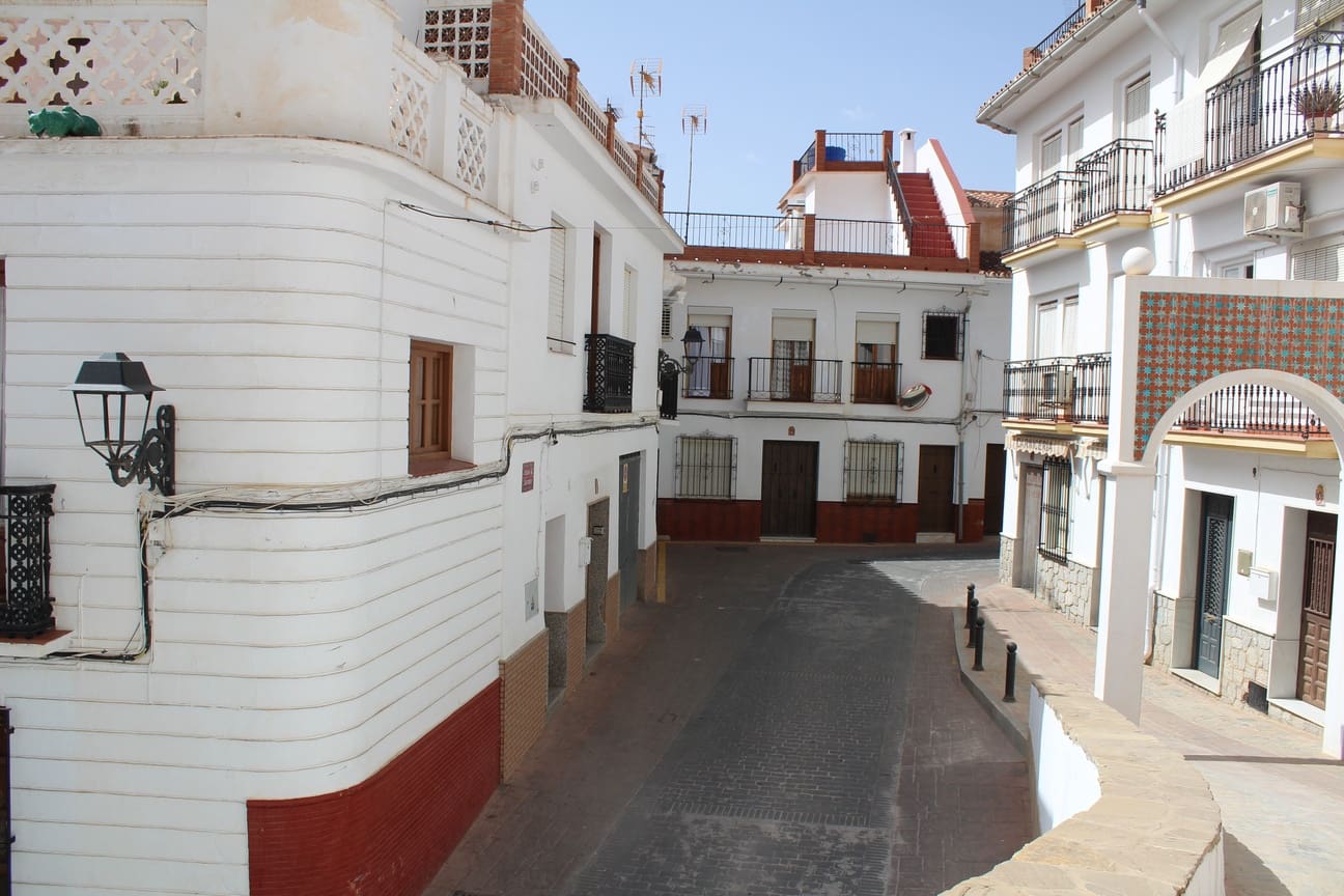 6 bedroom Townhouse for sale in Periana - € 148,000 (Ref: 7153494)