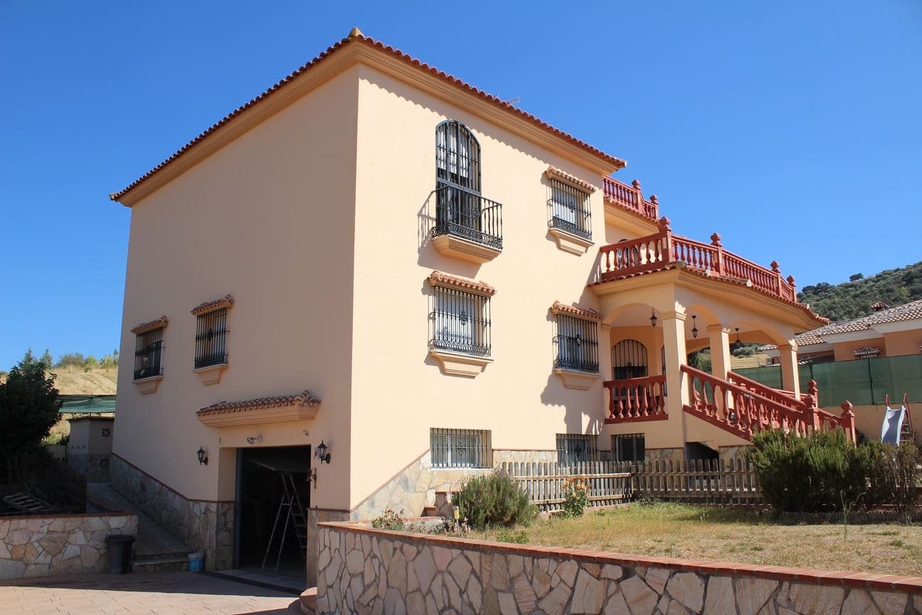 6 sypialnia Willa na sprzedaż w Casabermeja z garażem - 695 000 € (Ref: 7959209)