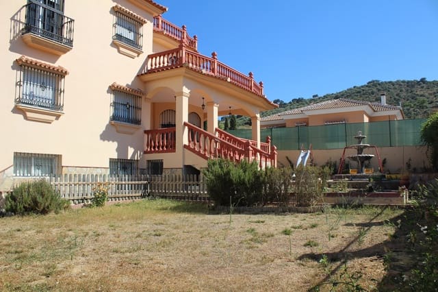 6 sypialnia Willa na sprzedaż w Casabermeja z garażem - 695 000 € (Ref: 7959209)