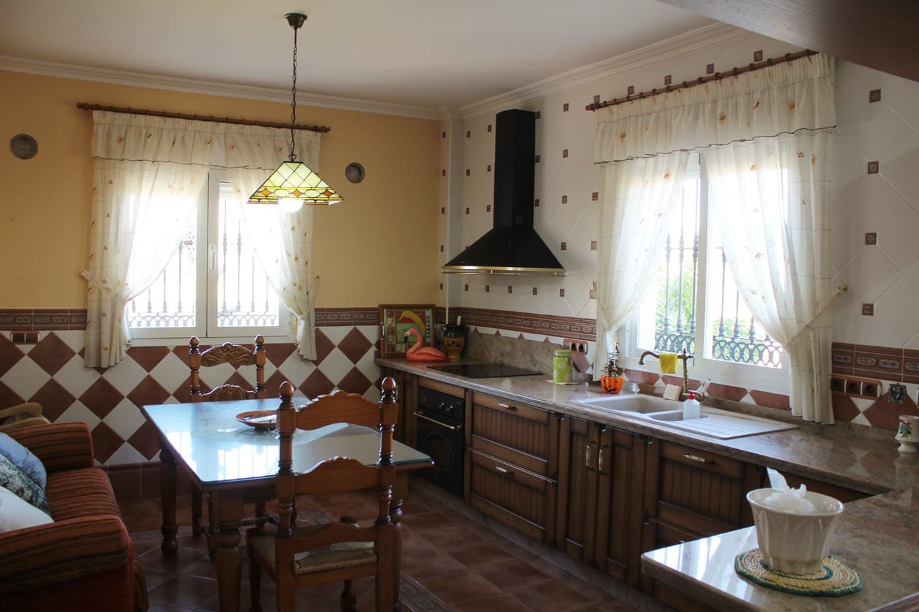 6 sypialnia Willa na sprzedaż w Casabermeja z garażem - 695 000 € (Ref: 7959209)