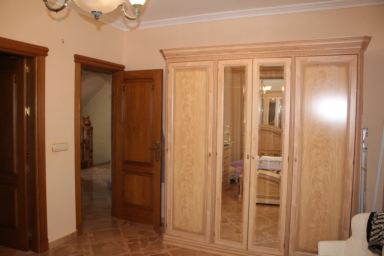 6 sypialnia Willa na sprzedaż w Casabermeja z garażem - 695 000 € (Ref: 7959209)