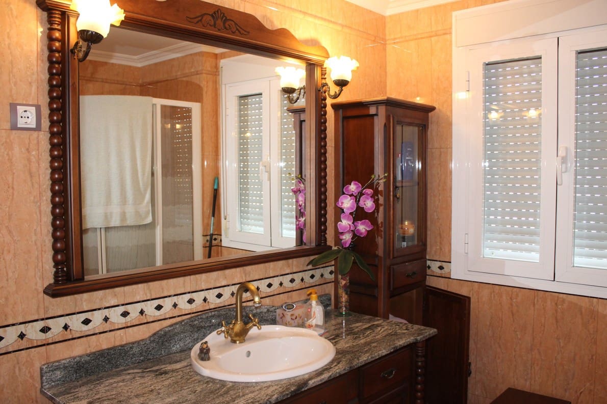 6 sypialnia Willa na sprzedaż w Casabermeja z garażem - 695 000 € (Ref: 7959209)