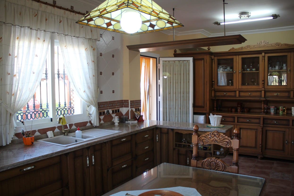 6 sypialnia Willa na sprzedaż w Casabermeja z garażem - 695 000 € (Ref: 7959209)