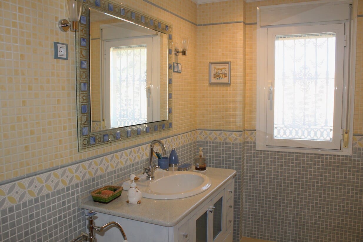 6 sypialnia Willa na sprzedaż w Casabermeja z garażem - 695 000 € (Ref: 7959209)