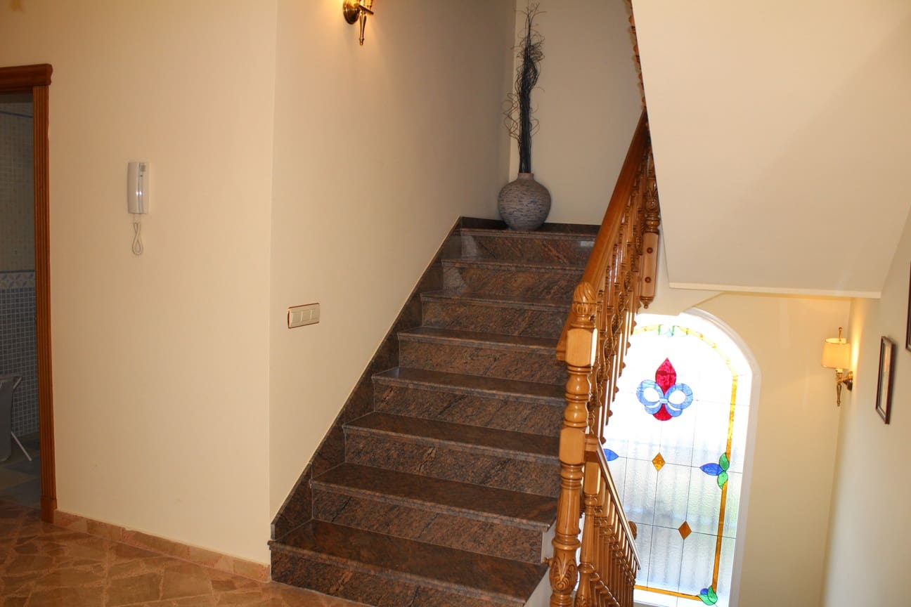 6 sypialnia Willa na sprzedaż w Casabermeja z garażem - 695 000 € (Ref: 7959209)