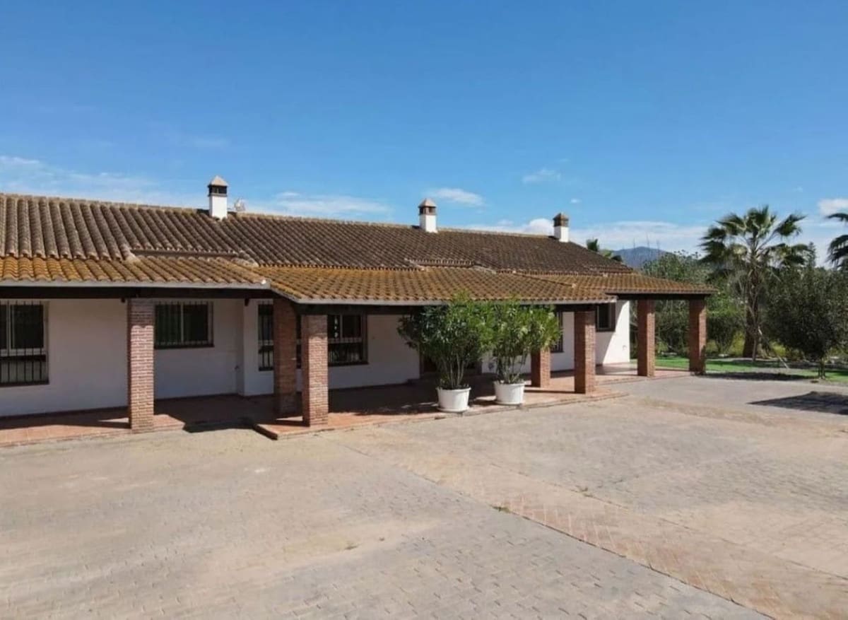 6 soveværelse Finca/Landehus til salg i Coin med swimmingpool garage - € 749.000 (Ref: 8423783)