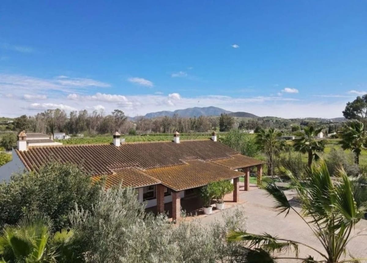 6 soveværelse Finca/Landehus til salg i Coin med swimmingpool garage - € 749.000 (Ref: 8423783)