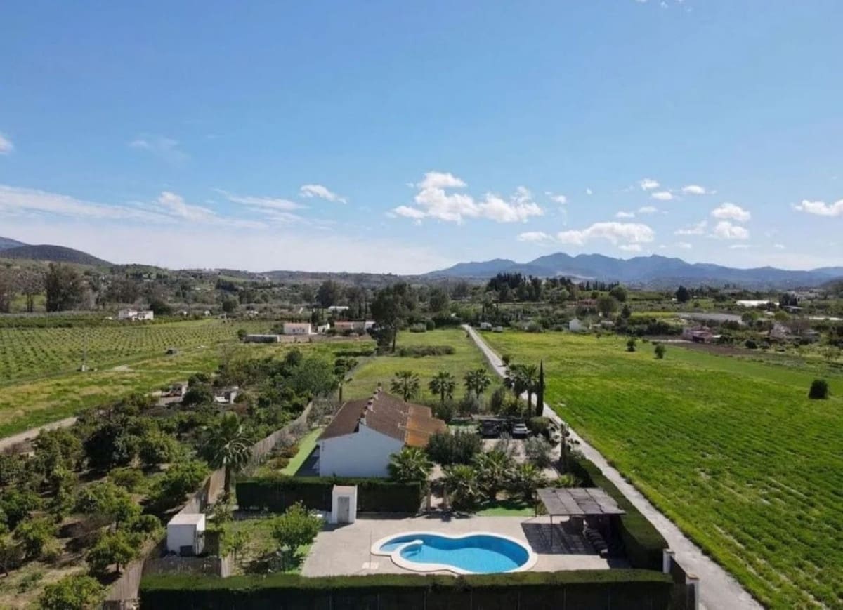 6 soveværelse Finca/Landehus til salg i Coin med swimmingpool garage - € 749.000 (Ref: 8423783)