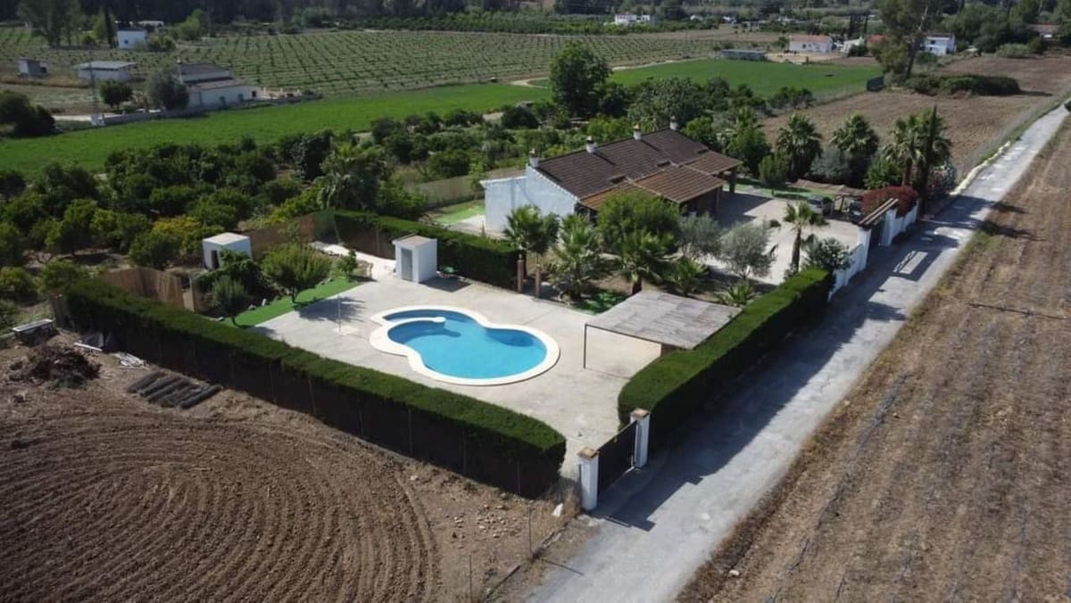 6 soveværelse Finca/Landehus til salg i Coin med swimmingpool garage - € 749.000 (Ref: 8423783)