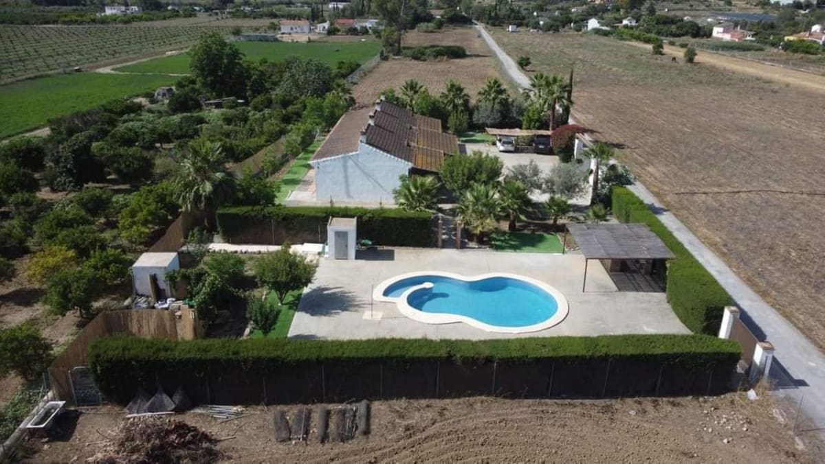 6 soveværelse Finca/Landehus til salg i Coin med swimmingpool garage - € 749.000 (Ref: 8423783)