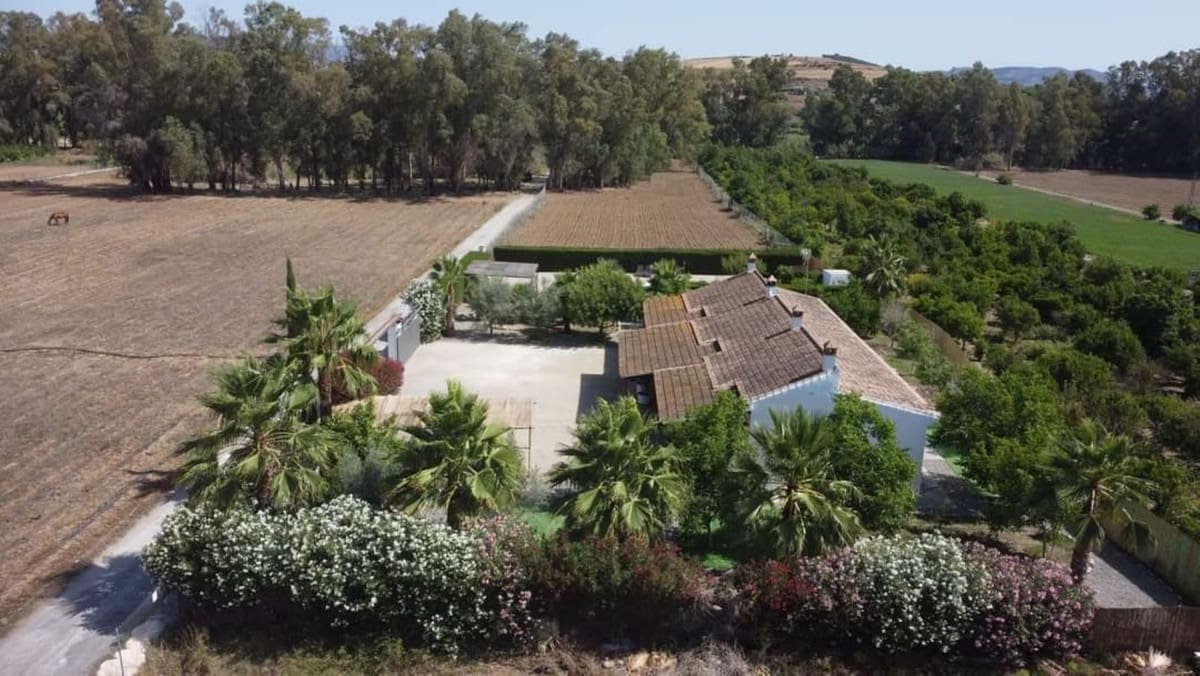 6 soveværelse Finca/Landehus til salg i Coin med swimmingpool garage - € 749.000 (Ref: 8423783)