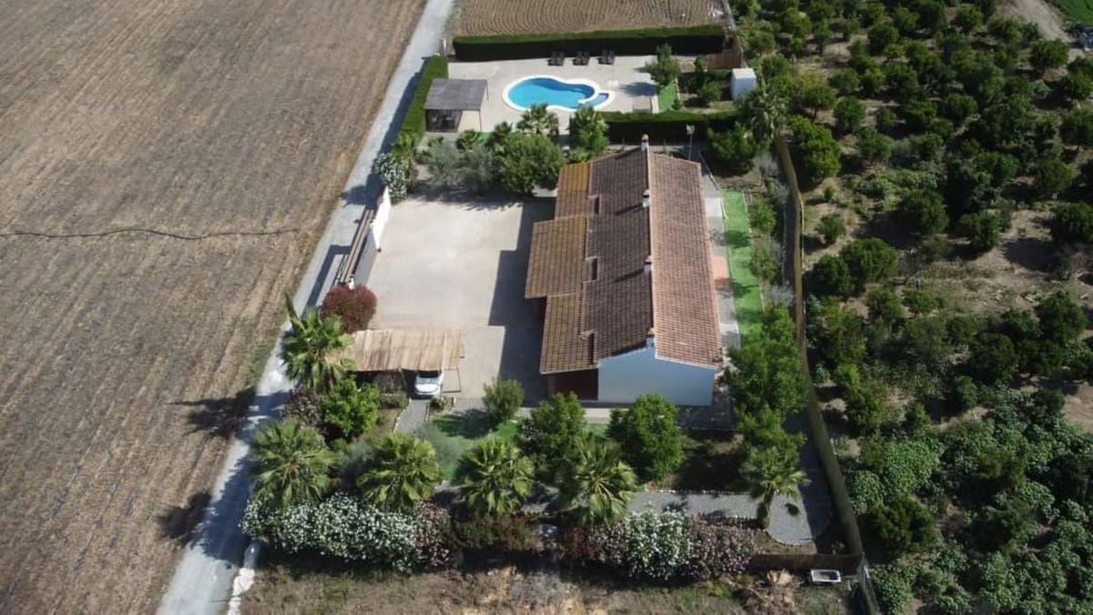 6 soveværelse Finca/Landehus til salg i Coin med swimmingpool garage - € 749.000 (Ref: 8423783)