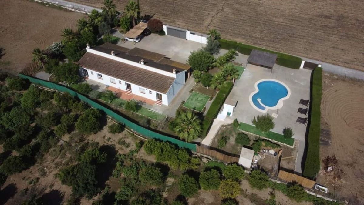 6 soveværelse Finca/Landehus til salg i Coin med swimmingpool garage - € 749.000 (Ref: 8423783)