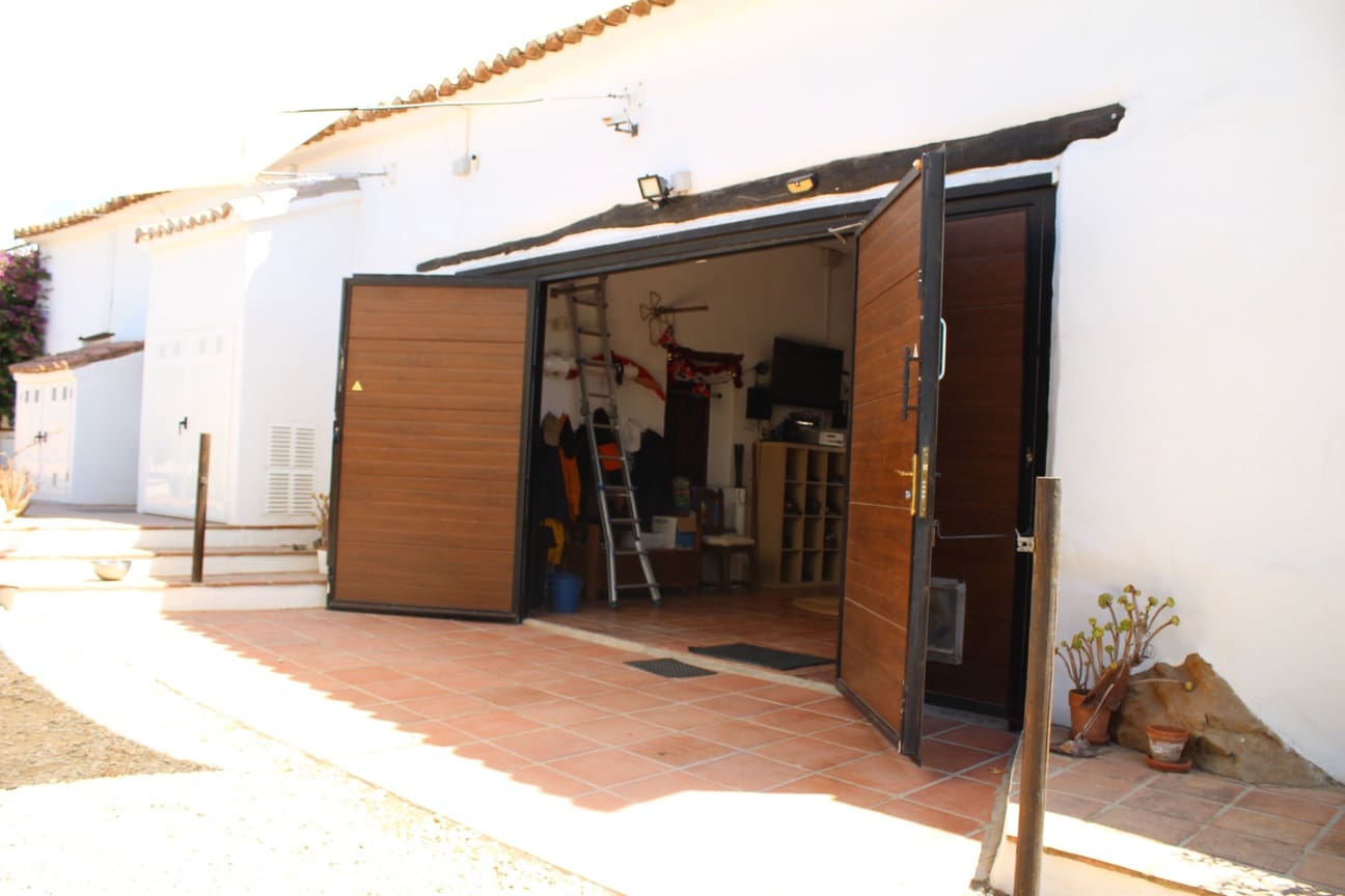 7 soveværelse Finca/Landehus til salg i Almachar med swimmingpool garage - € 1.000.000 (Ref: 8541326)