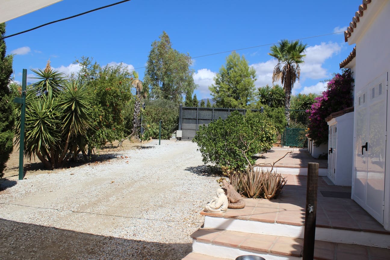 7 soveværelse Finca/Landehus til salg i Almachar med swimmingpool garage - € 1.000.000 (Ref: 8541326)