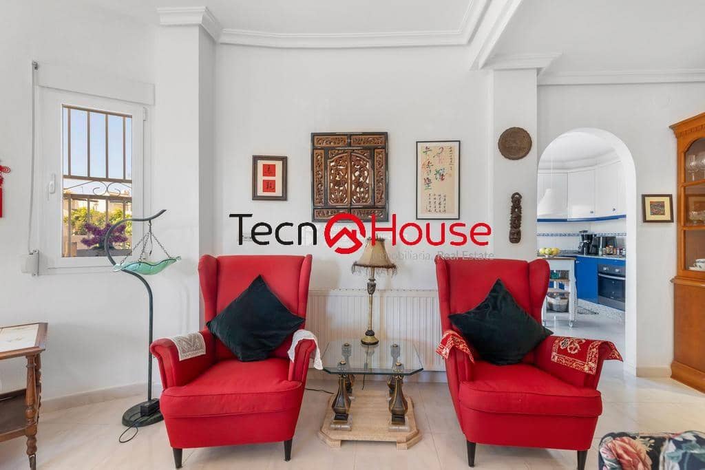 Chalet de 4 habitaciones en La Zenia en venta con piscina - 570.000 € (Ref: 9246091)