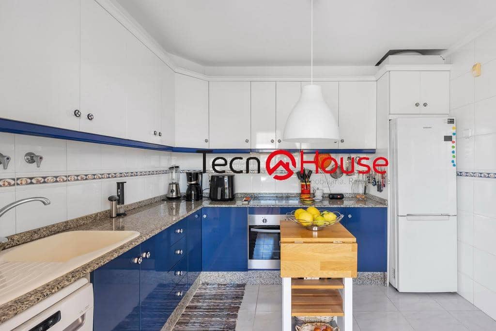 Chalet de 4 habitaciones en La Zenia en venta con piscina - 570.000 € (Ref: 9246091)