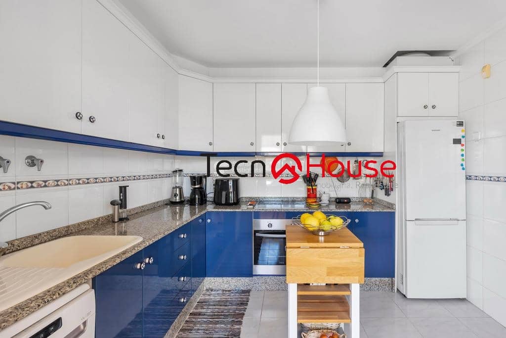 Chalet de 4 habitaciones en La Zenia en venta con piscina - 570.000 € (Ref: 9246091)