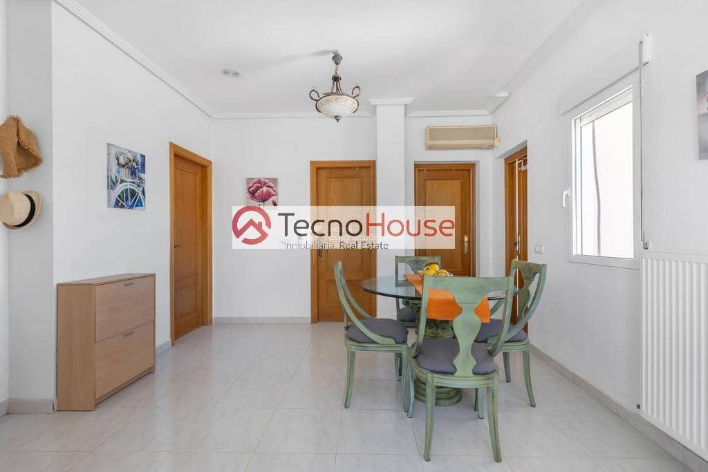 Chalet de 4 habitaciones en La Zenia en venta con piscina - 570.000 € (Ref: 9246091)