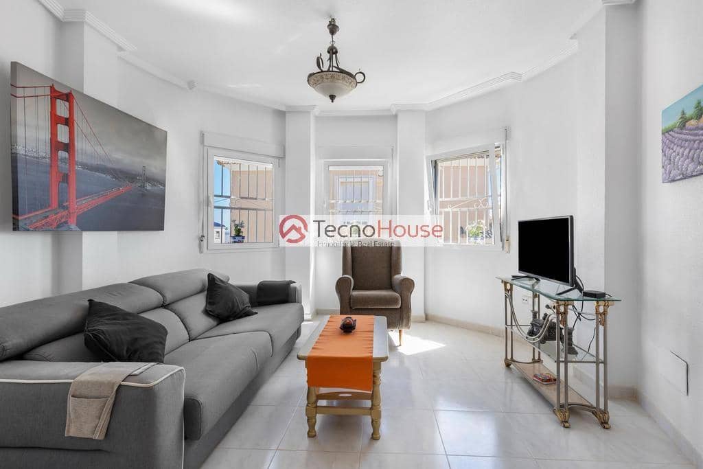 Chalet de 4 habitaciones en La Zenia en venta con piscina - 570.000 € (Ref: 9246091)