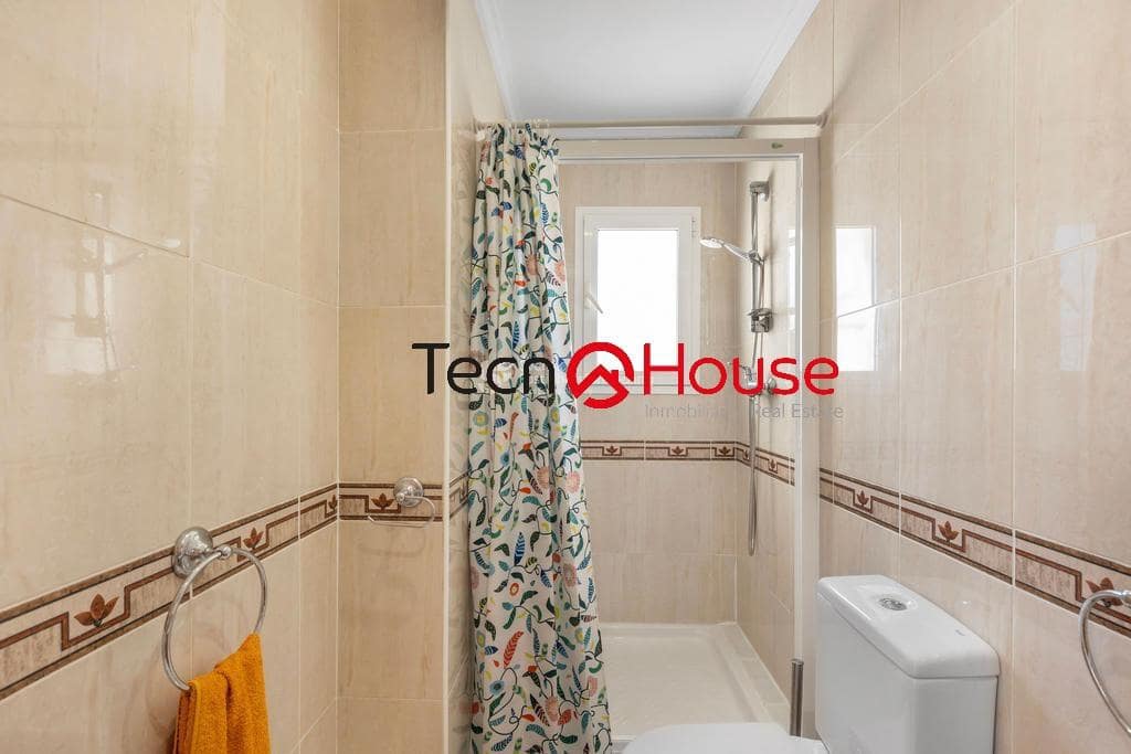 Chalet de 4 habitaciones en La Zenia en venta con piscina - 570.000 € (Ref: 9246091)