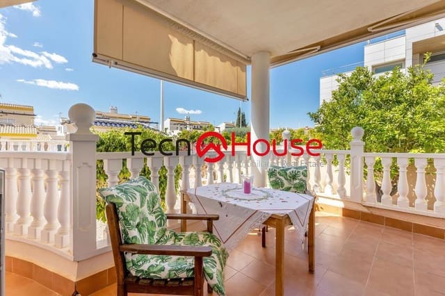 Chalet de 4 habitaciones en La Zenia, Orihuela en venta con piscina - 570.000 € (Ref: 9246091)