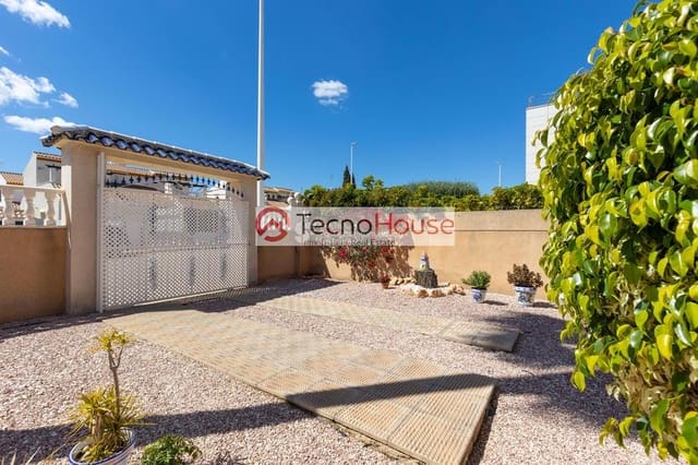 Chalet de 4 habitaciones en La Zenia, Orihuela en venta con piscina - 570.000 € (Ref: 9246091)