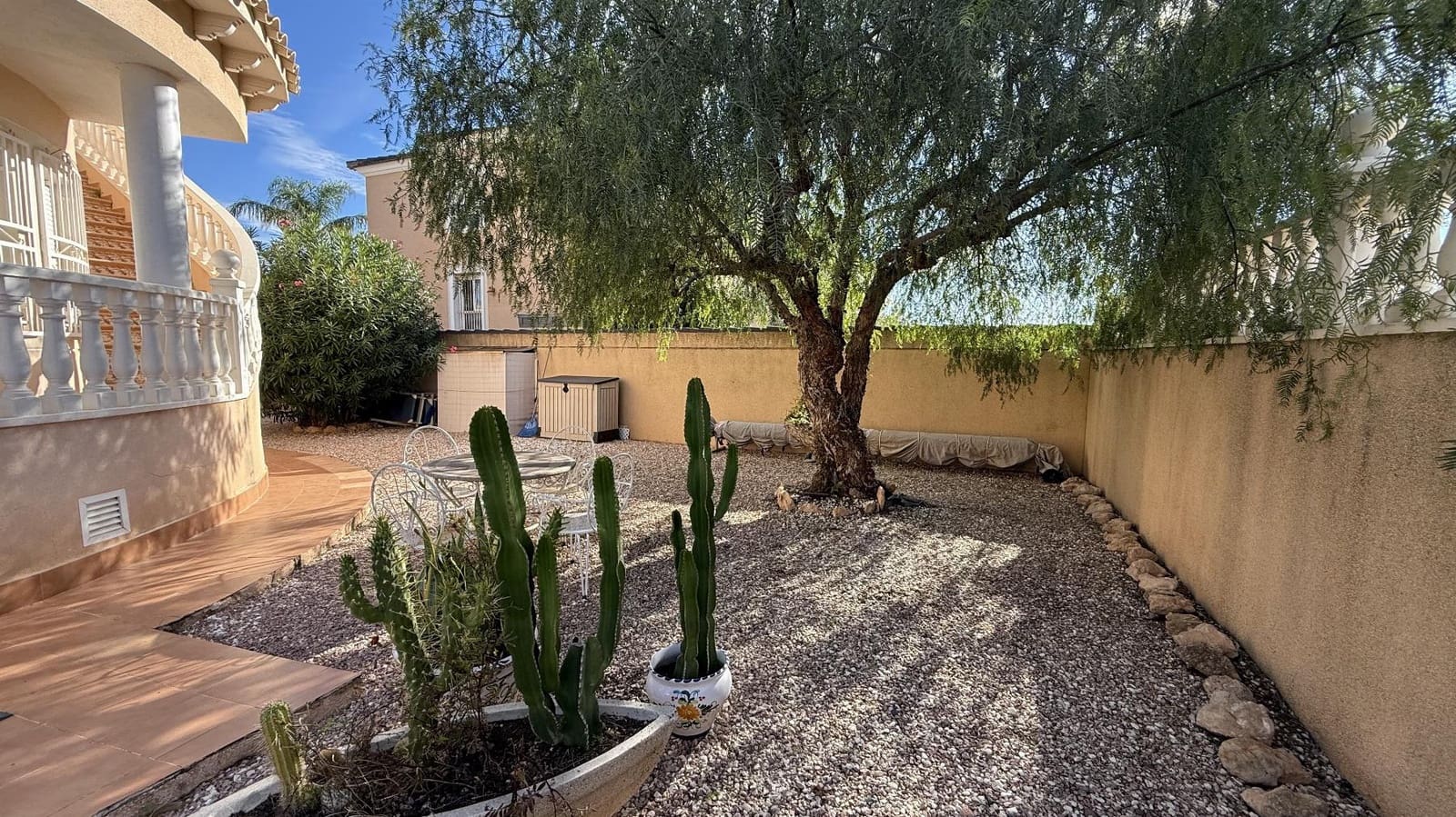 Chalet de 4 habitaciones en La Zenia en venta con piscina - 570.000 € (Ref: 9246091)