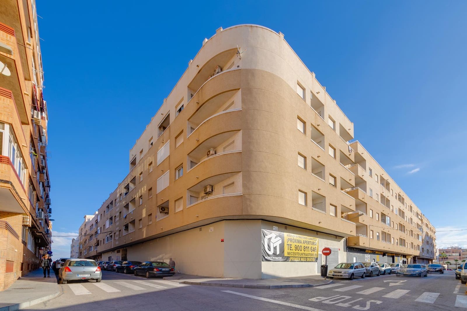 Apartamento de 2 habitaciones en Torrevieja en venta con piscina garaje - 139.500 € (Ref: 9246095)