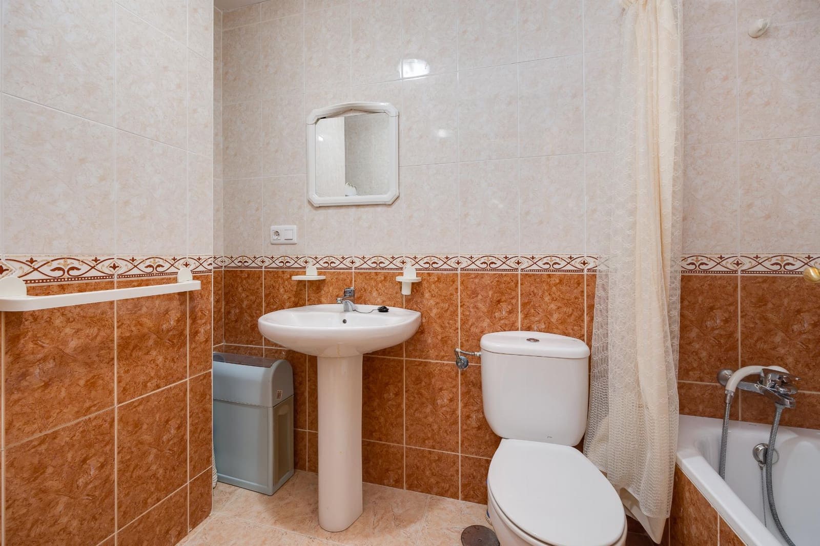 2 sypialnia Apartament na sprzedaż w Torrevieja z basenem garażem - 139 900 € (Ref: 9246098)