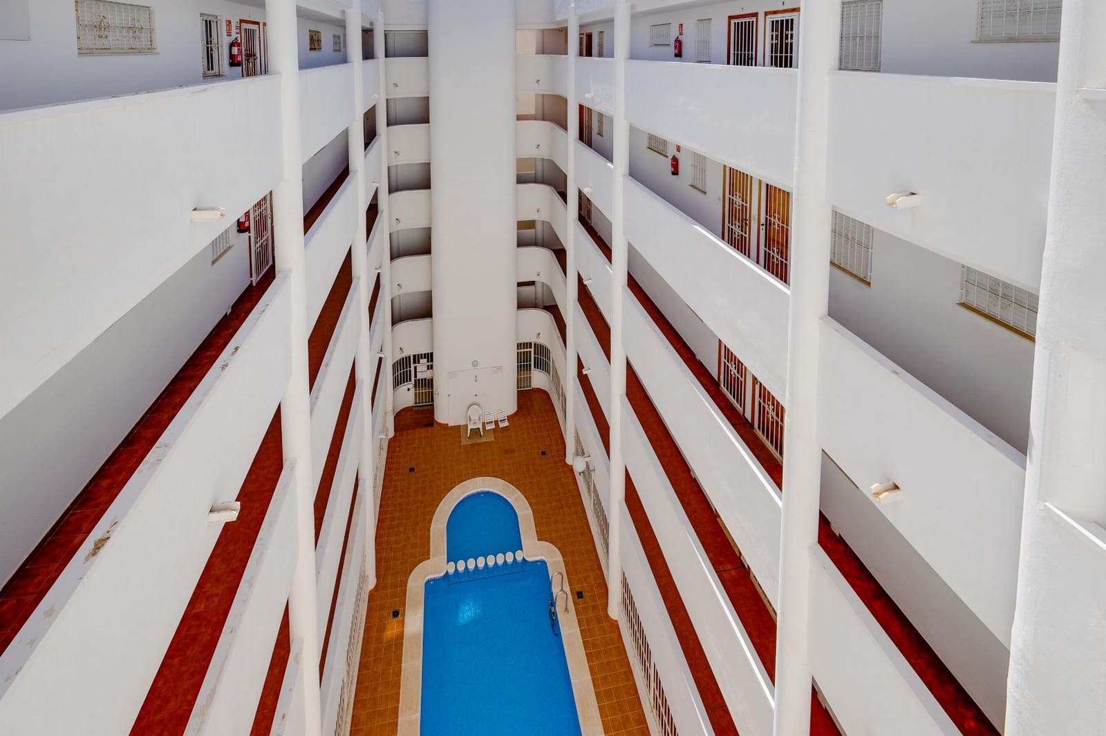 2 sypialnia Apartament na sprzedaż w Torrevieja z basenem garażem - 139 900 € (Ref: 9246098)