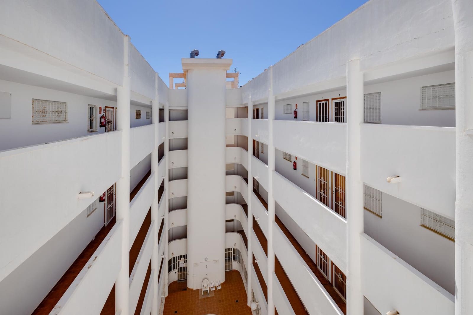 2 sypialnia Apartament na sprzedaż w Torrevieja z basenem garażem - 139 900 € (Ref: 9246098)