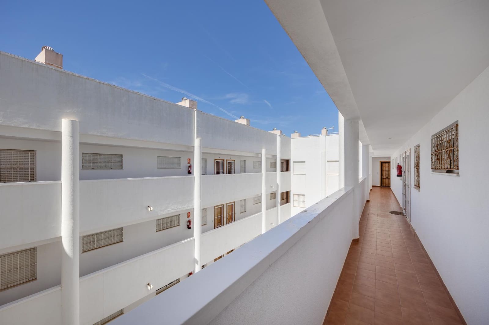 2 sypialnia Apartament na sprzedaż w Torrevieja z basenem garażem - 139 900 € (Ref: 9246098)