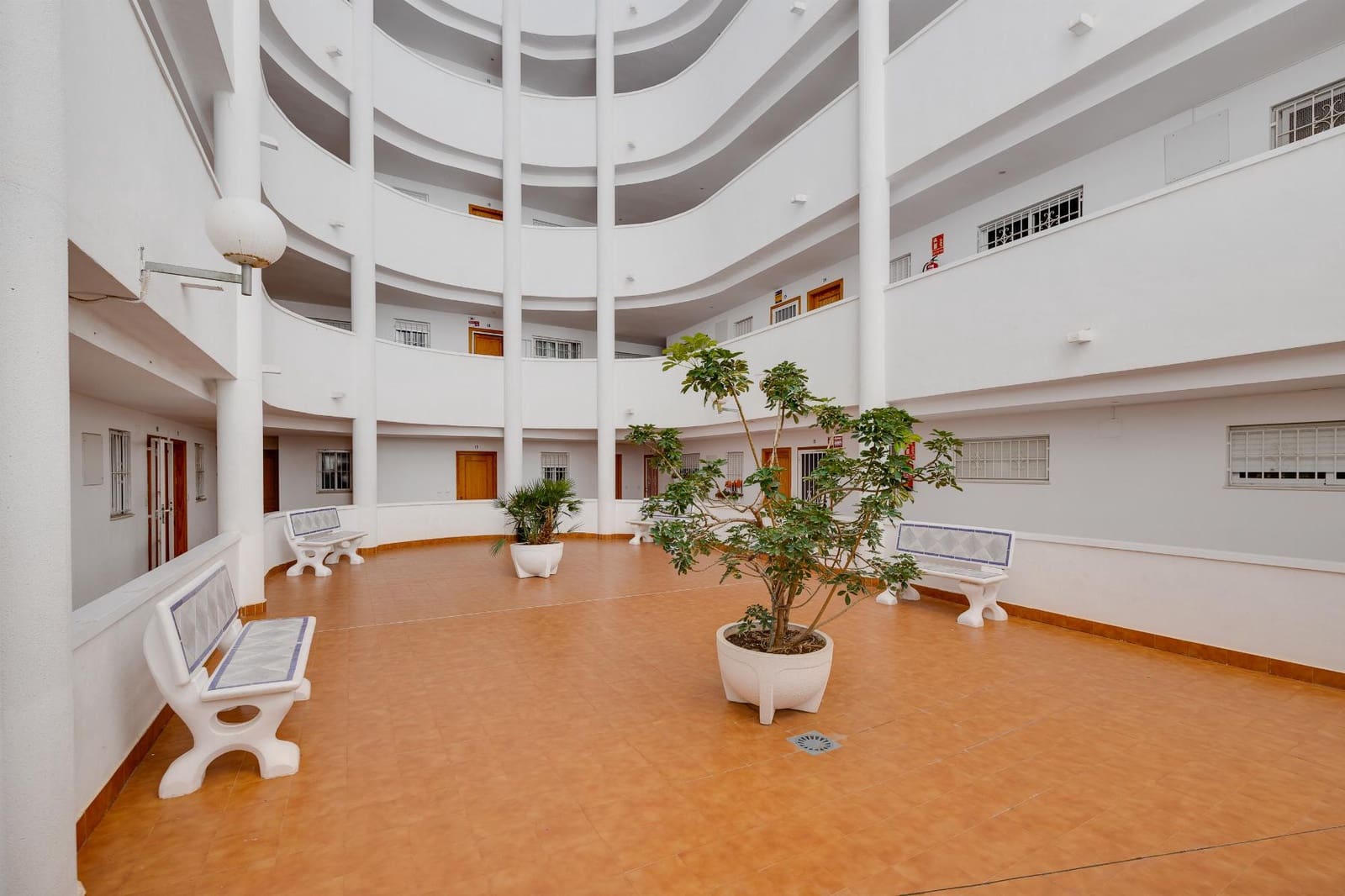 2 sypialnia Apartament na sprzedaż w Torrevieja z basenem garażem - 139 900 € (Ref: 9246098)