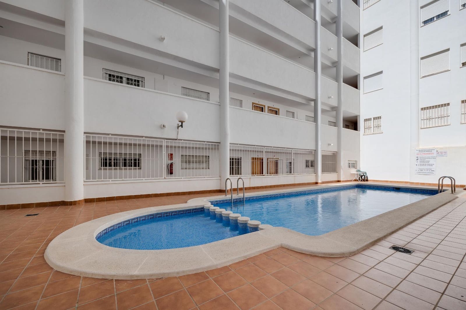 2 sypialnia Apartament na sprzedaż w Torrevieja z basenem garażem - 139 900 € (Ref: 9246098)