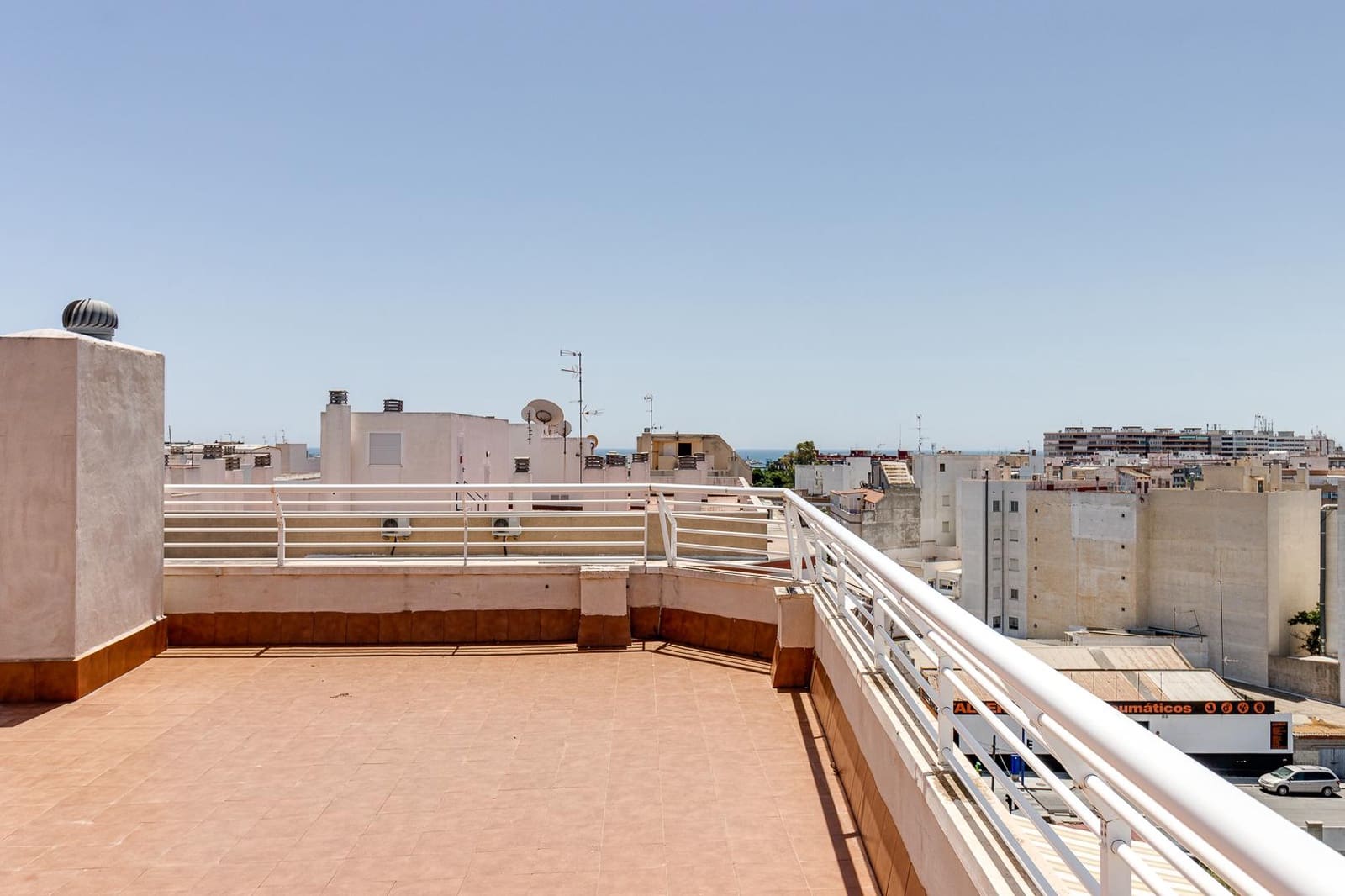 2 sypialnia Apartament na sprzedaż w Torrevieja z basenem garażem - 139 900 € (Ref: 9246098)