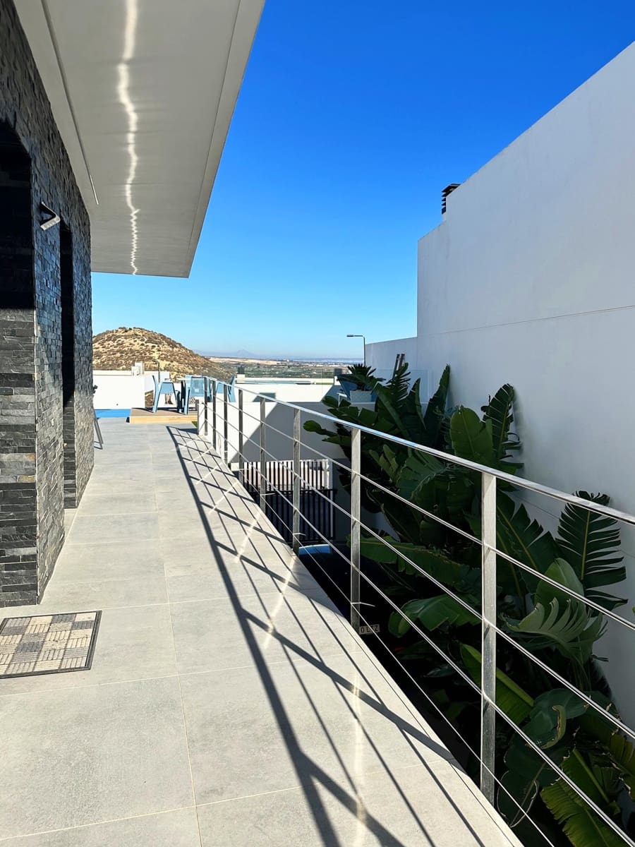 3 bedroom Villa for sale in Ciudad Quesada with pool garage - € 625,000 (Ref: 9246123)