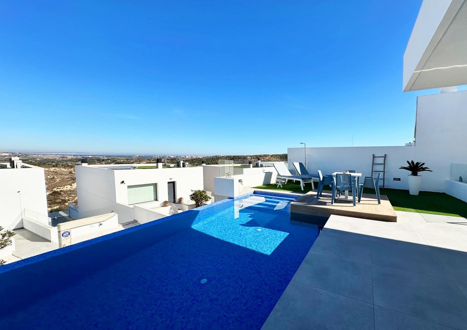 3 bedroom Villa for sale in Ciudad Quesada with pool garage - € 625,000 (Ref: 9246123)