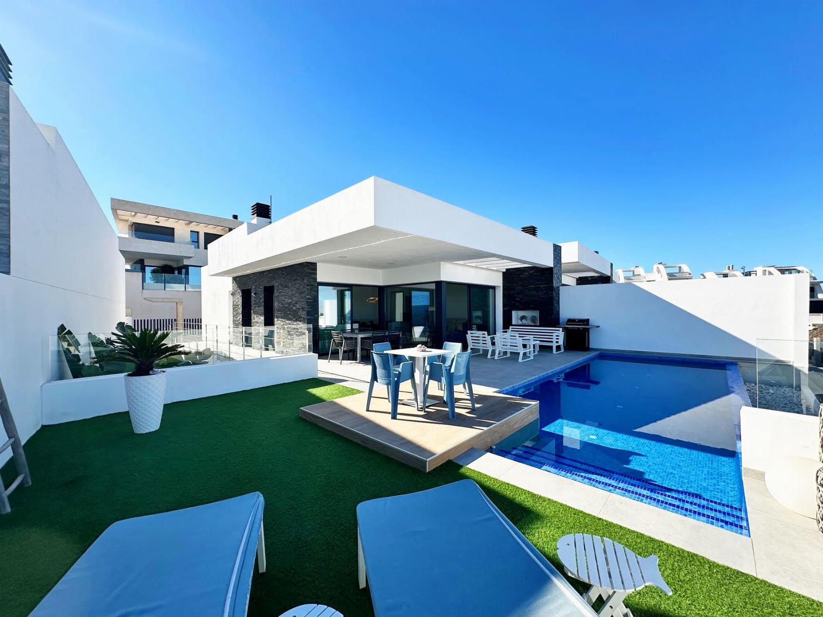 3 bedroom Villa for sale in Ciudad Quesada with pool garage - € 625,000 (Ref: 9246123)