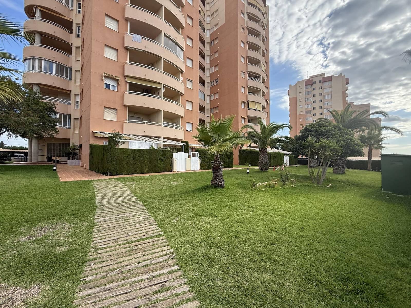 2 bedroom Apartment for sale in Dehesa de Campoamor with pool garage - € 275,000 (Ref: 9256372)