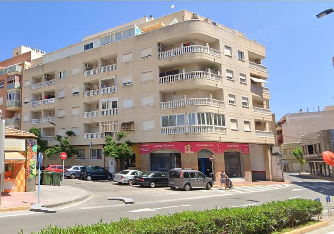 Apartamento de 2 habitaciones en Torrevieja en venta con piscina garaje - 155.000 € (Ref: 9256373)