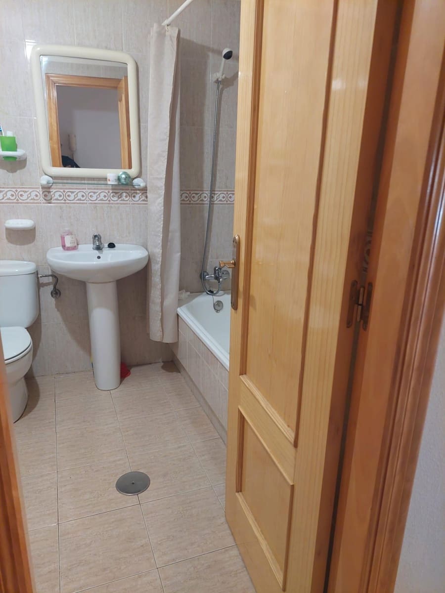 Apartamento de 2 habitaciones en Torrevieja en venta con piscina garaje - 155.000 € (Ref: 9256373)